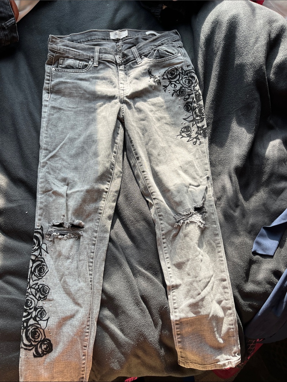 Jessica Simpson Gray Distressed Women's Jeans with Black Rose Print